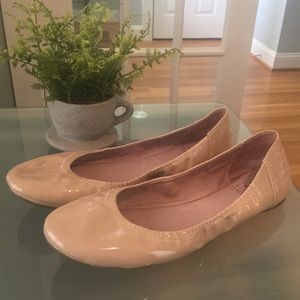 Vince Camuto nude patent flats. EUC